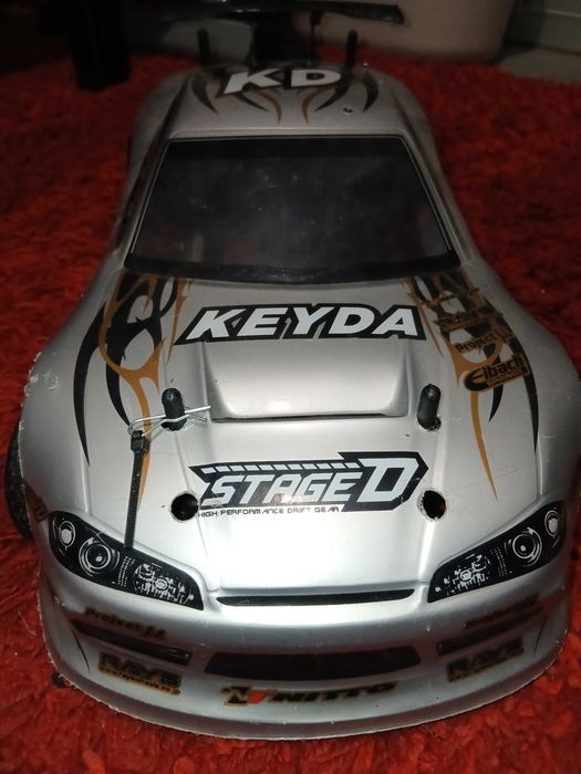 Vendo chassi novo hsp com pneus de drift  e com body