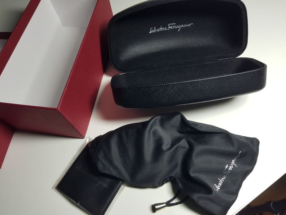 Óculos sol Salvatore Ferragamo originais com estojo caixa  bolsa e pano de limpeza