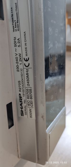 Sprzedam mikrofalówke SHARP R270S