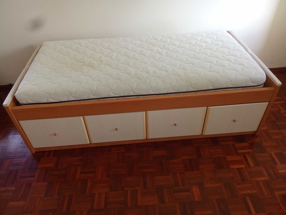 Cama com gavetões com muita arrumação mais  colchão