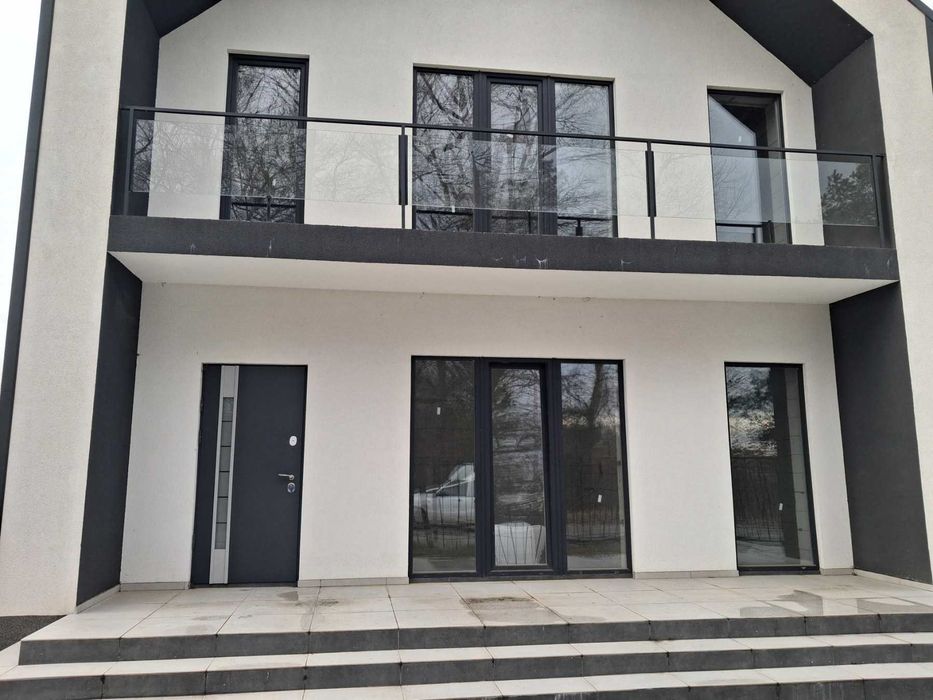 Продаж будинку "Riviera Club".