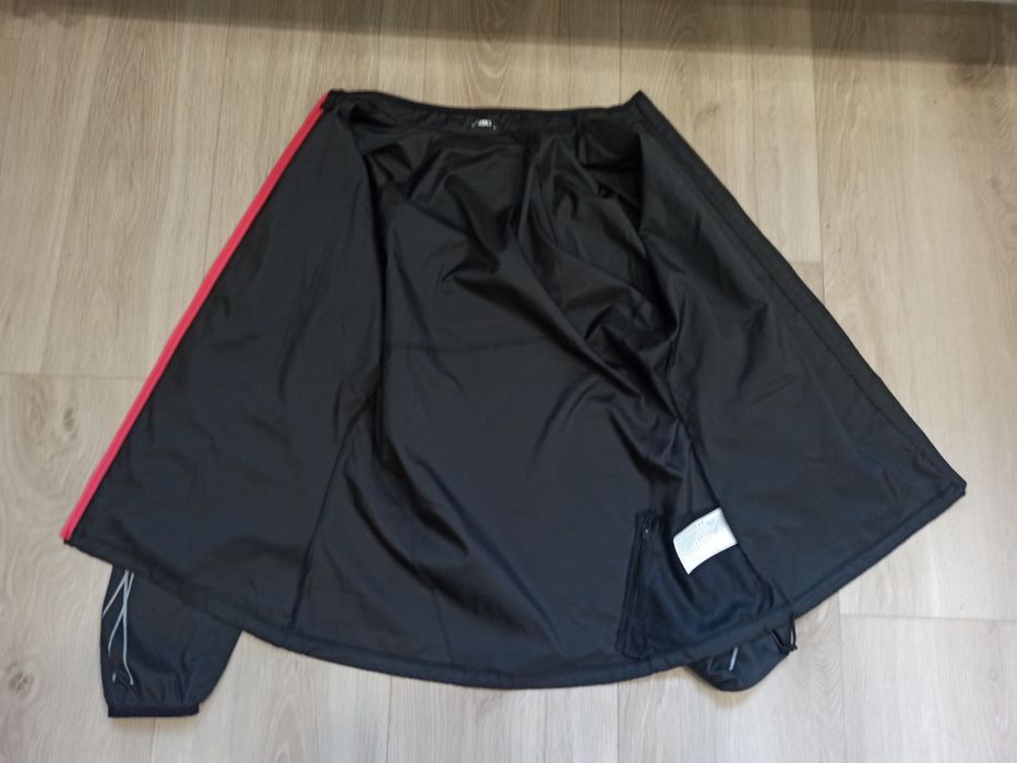 Вітровка жіноча для бігу Asics, розмір L