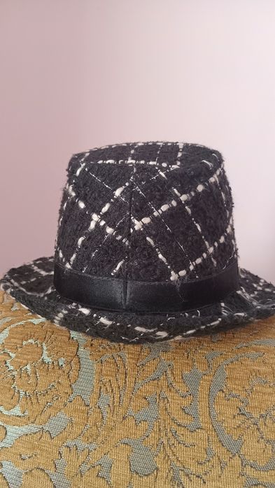 Капелюх жіночий.