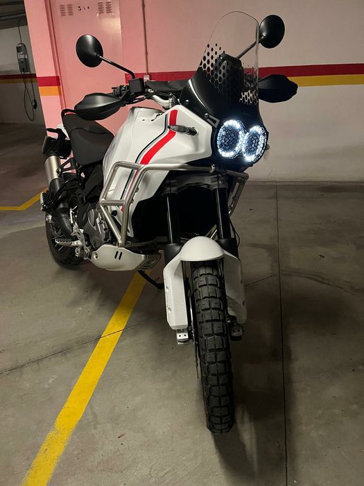 Ducati Desert X como nova de Abril 2024 com garantia ate 2028