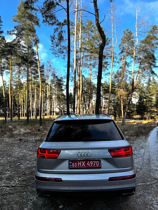 Продам Audi Q7 2017