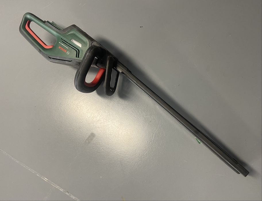 Corta-Sebes a Bateria Bosch UniversalHedgeCut 18V-55 (Como Novo)