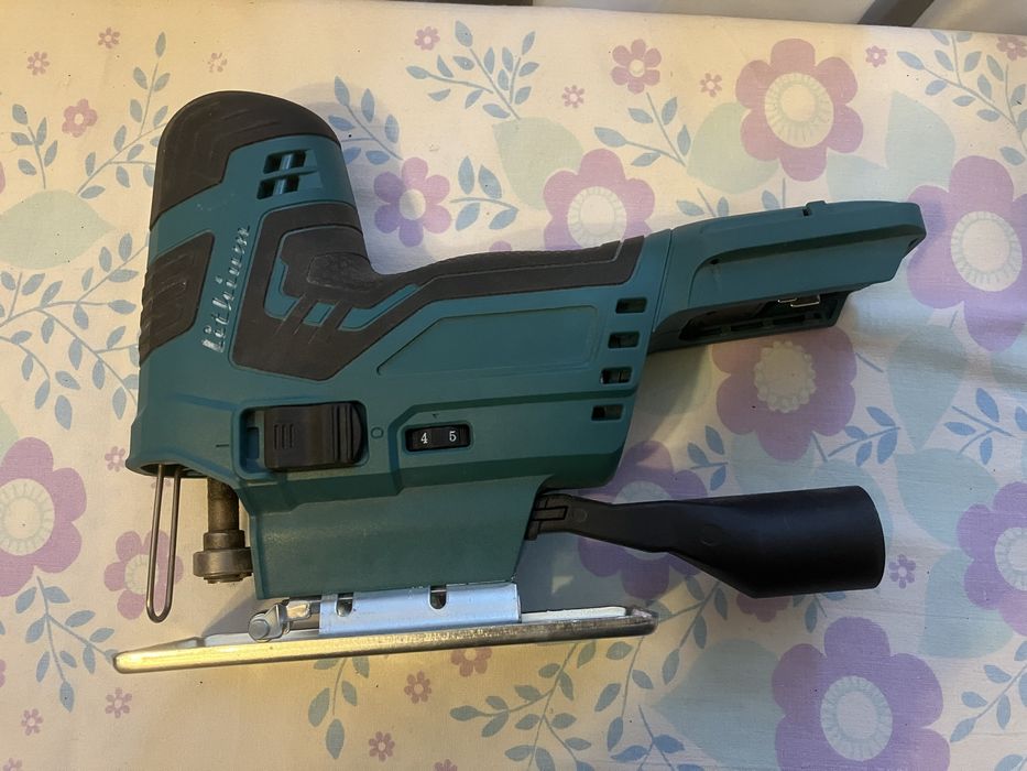 Лобзик аккумуляторный.