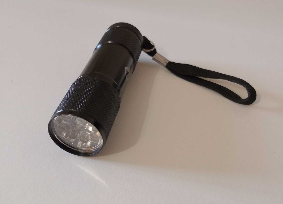 Lanterna UV - Detetor de manchas de urina - Pilhas incluídas
