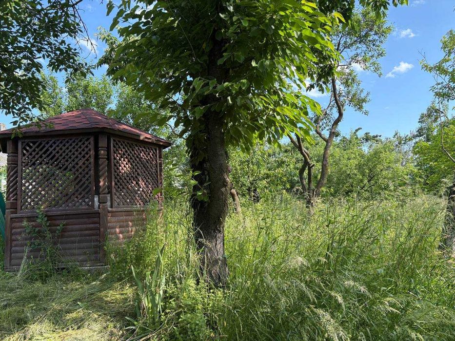 15км від центра чернівців Продам домоволодіння з двома житловими будинками на 50 сотках землі  Чернівецька область, Чернівецький район, с. Кут