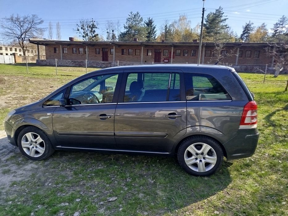 Opel zafira b 2009 року