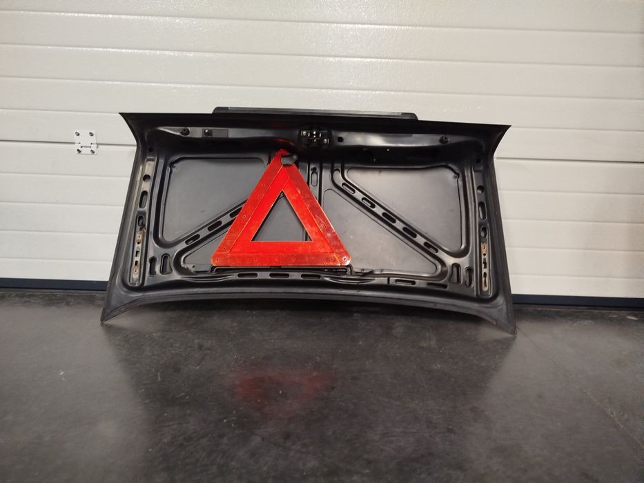 Tampa da mala Mercedes 190  W201