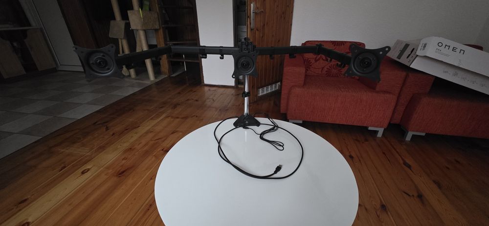Statyw, uchwyt na 3 monitory do 32 cali każdy