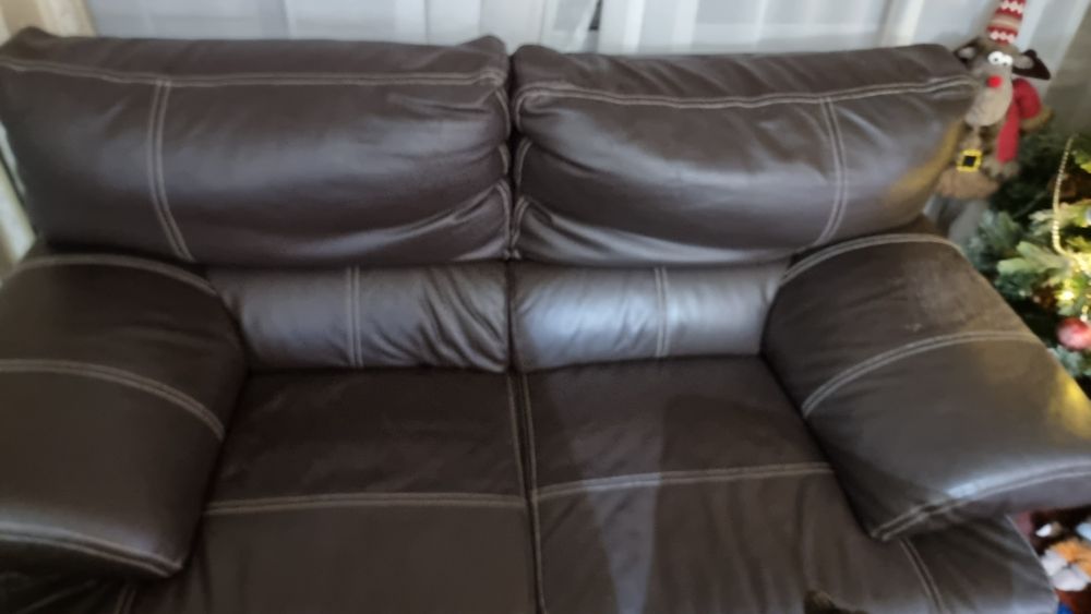 Sofá castanho imitação de pele