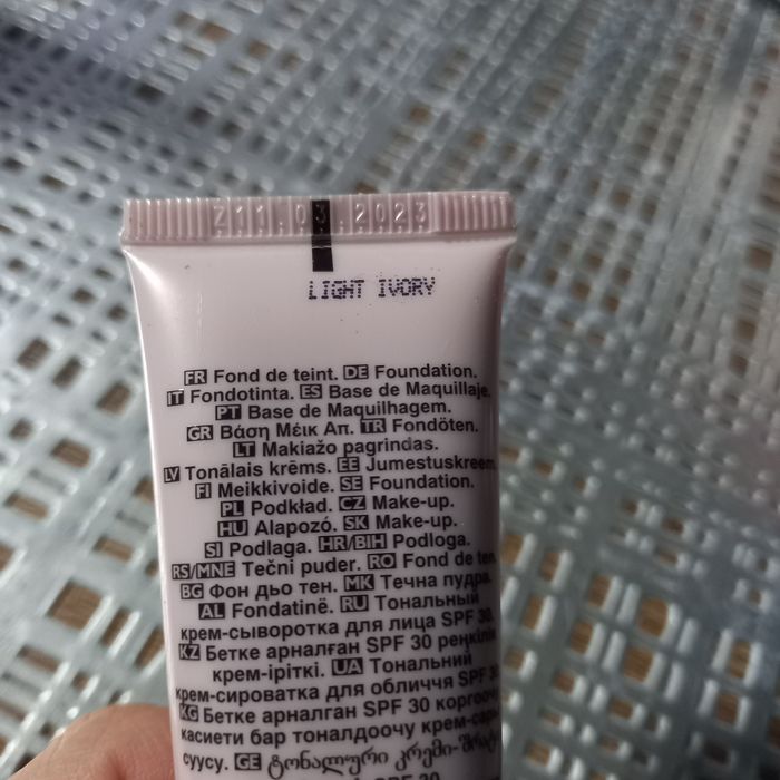 Avon Serum Foundation make up+care podkład-serum 3w1 Light Ivory 140P