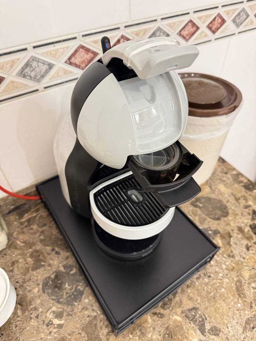 Máquina de Café Nescafé Dolce Gusto Mini Me (Krups) – Cinzenta + Acessórios