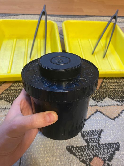 Zestaw kuwet ciemniowych, szczypce i koreks Krokus