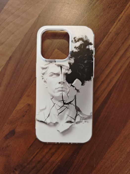 Чохол на iPhone 14 Pro.