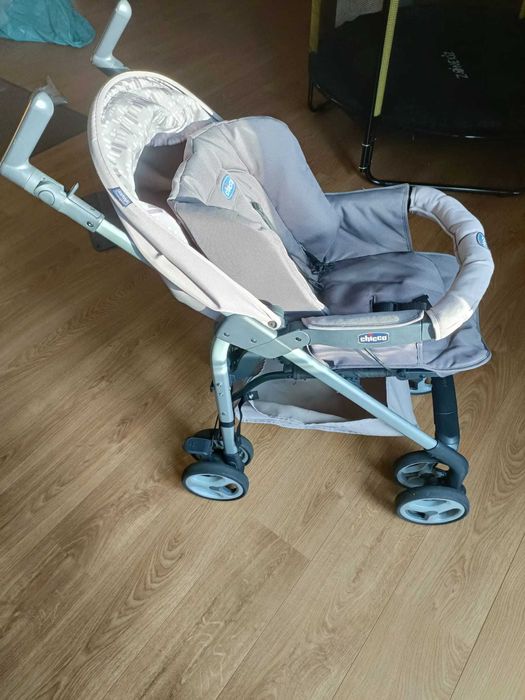 Carrinho de bebé com alcofa Chicco