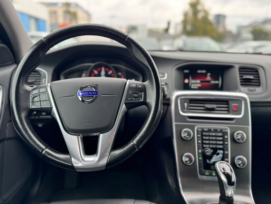 VOLVO V60 RESTYLING D4 2.0 Diesel 190 к.с. 8-ст. автомат
