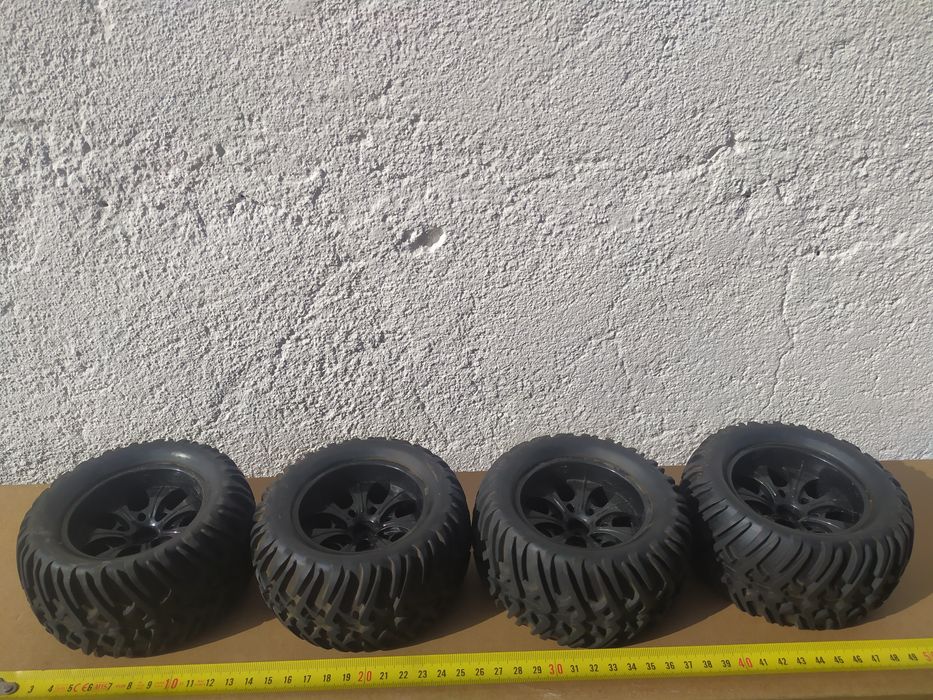Pneus+jantes RC carro telecomandado- 1/10 com hex 12mm - monster truck