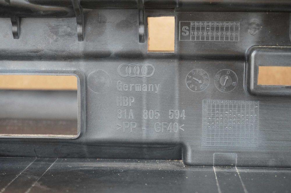 Audi  Q2 81A Передня панель телевізор