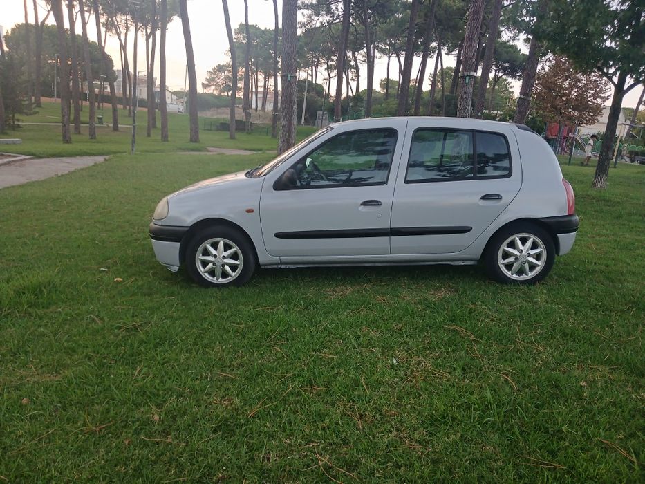 Renault clio 1.2 ano 1999