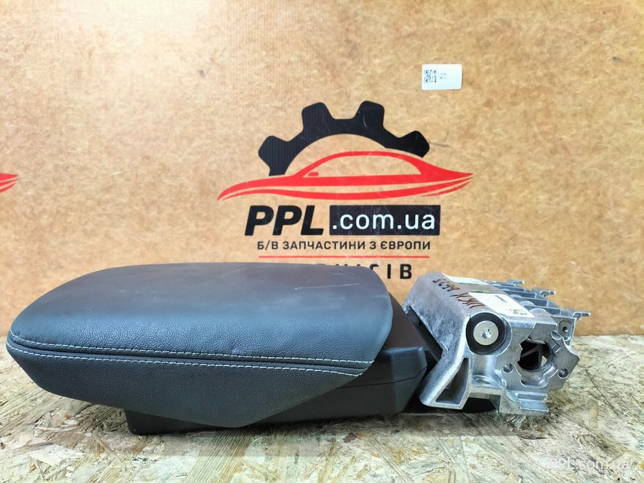 Audi Q8 18- Подлокотник 4M8864207S