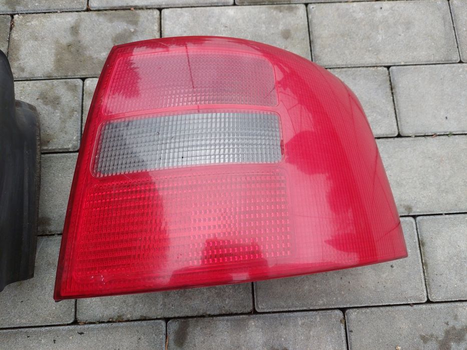 Audi A6 2.4 C5 lampa tylna Prawa