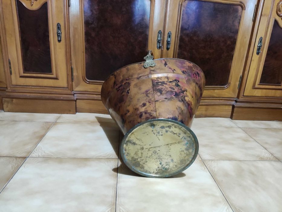 Lareiras - Peça em Latão. Vaso para Lenha.