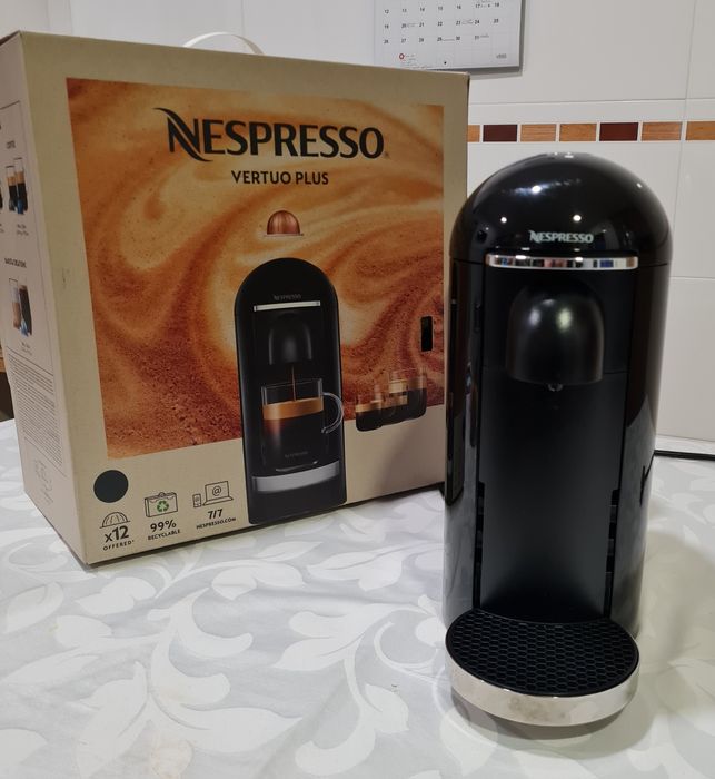 Maquina de cafe VertuoPlus Deluxe Titan D