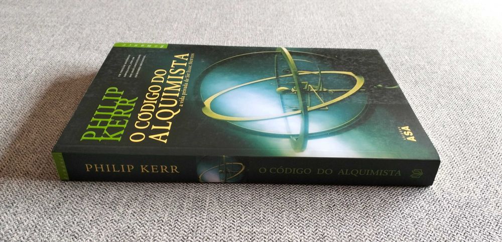 Livro "O código do alquimista" Philip Kerr