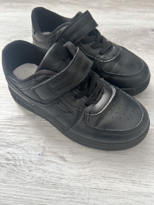 Легенькі кросівки