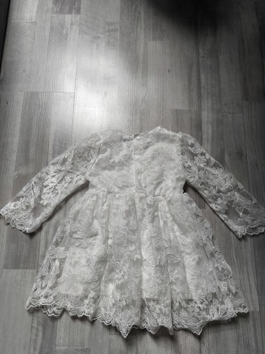 Sukieneczka koronkowa dla dziewczynki