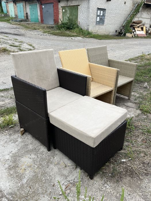 Крісла зі штучного ротангу