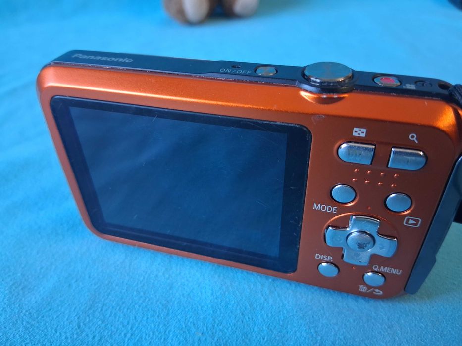 Survivalowy Panasonic Lumix DMC FT 30. Idealny na wakacje nad morzem.