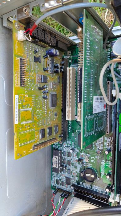 Stary komputer Retro Intel Pentium fw82443lx