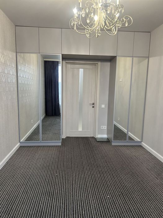 Світла та затишна 3-к квартира 125 м²з видом на Дніпро  ЖК Зарічний