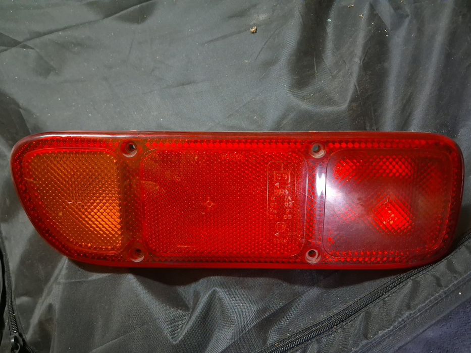 Farolim trás esquerdo Terrano 2 ou Ford Maverick
