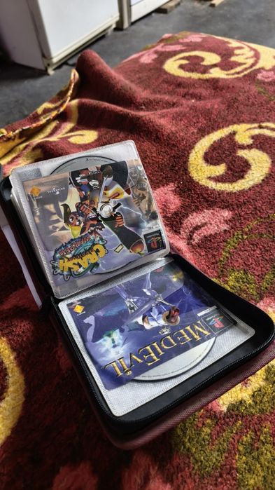 Duas capas com jogos de ps1 demos (28 jogos 22 demos) 
São 22 demos
