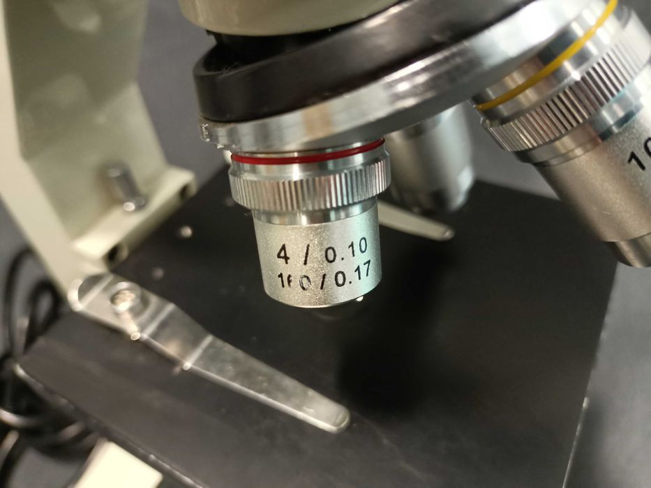 Микроскоп лабораторный с подсветкой из Германии