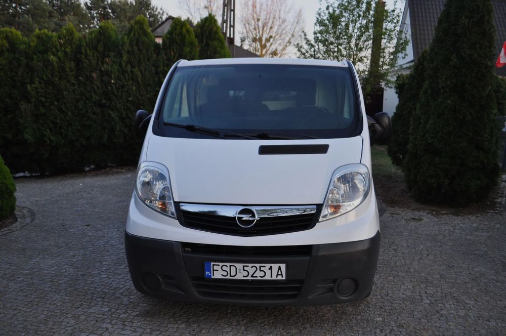 Opel VIVARO  2.0 115KM zarejestrowany 229000km serwis HAK F.Vat