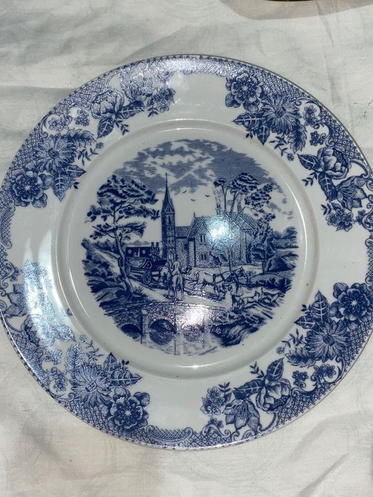 Conjunto de louça antiga