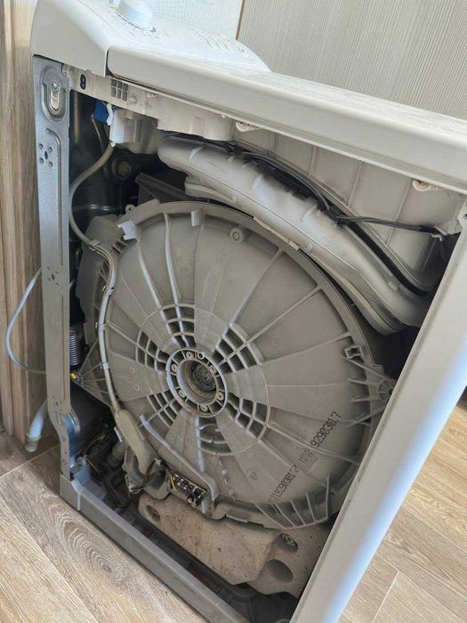 Продам пральну машину Zanussi ZWQ5103 на запчастини