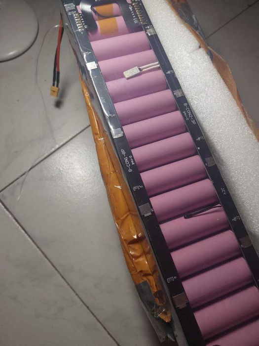 bateria de 36V e 10.000mAh (10Ah), fabricada pela MYFKALA