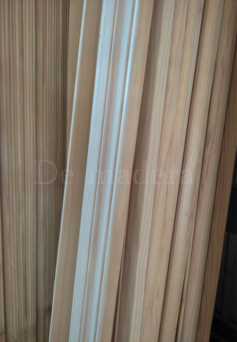 Плінтус, кутник деревʼяний