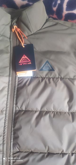 Продам жилетку нову.