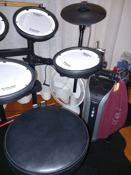 Bateria eletrónica Roland TD-07 DMK completa e com extras
