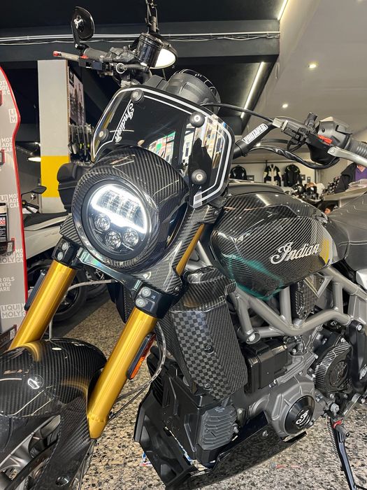 Indian FTR 1200 Carbon Exclusiva e Distinta em estado "Novo"