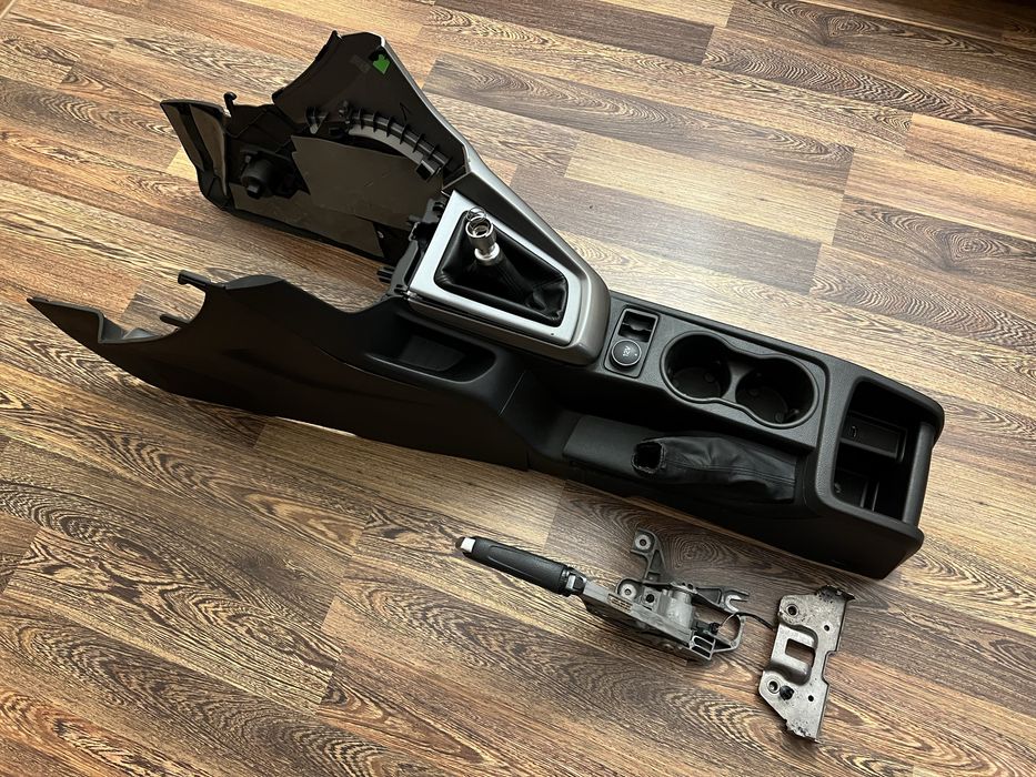Ford Focus 3 центральна консоль, тонель, ручник, повный комплект
