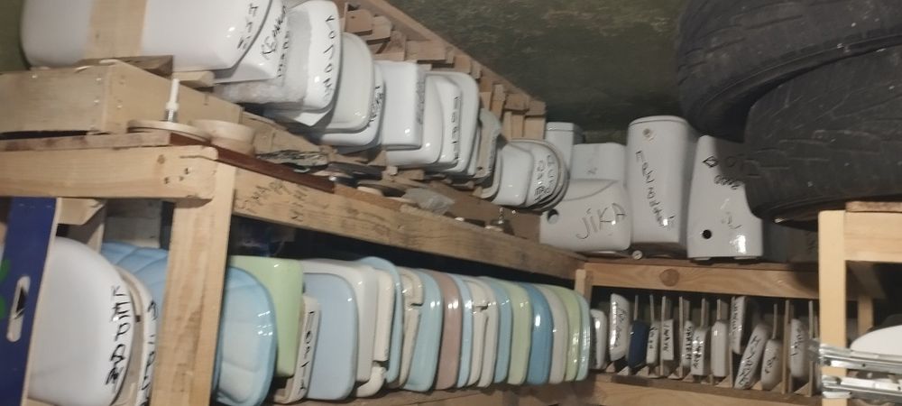 Продам унитазы ,бачки , крышки б/у.